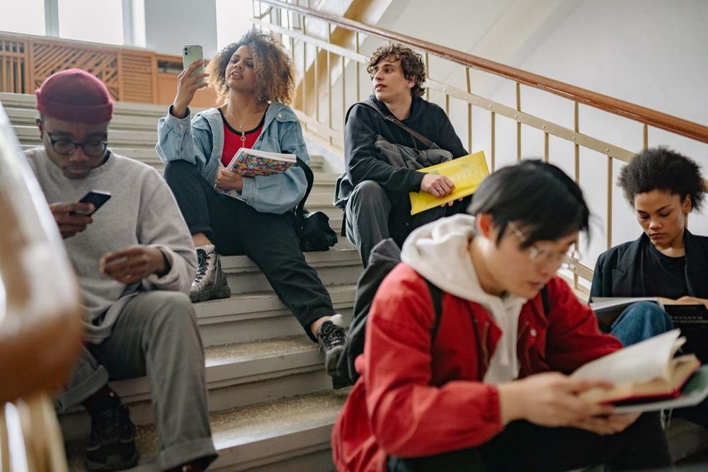 Student Bank Accounts in October 2026: Offers Still Open and the Overdraft Ladder Behind Them