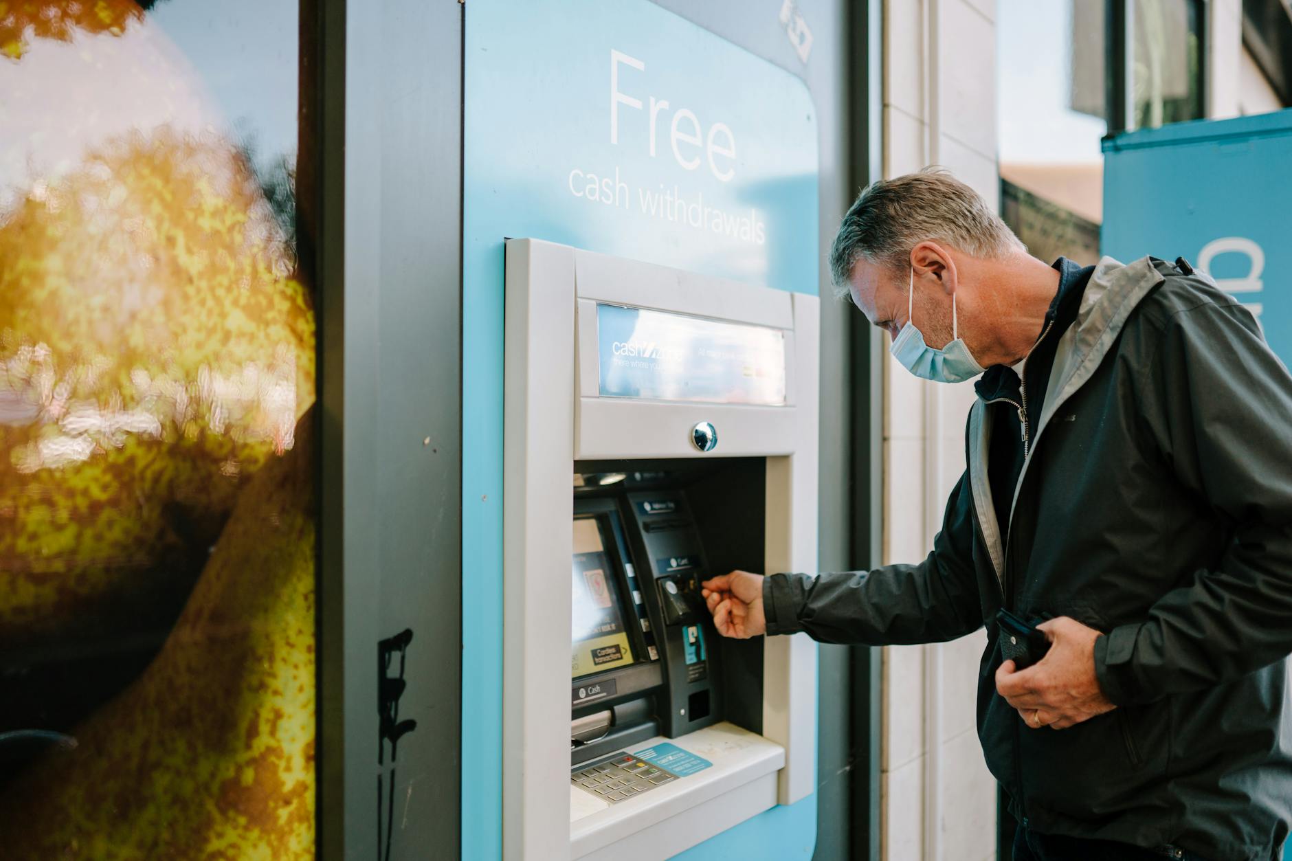 UK Cash Withdrawal Limits 2026: Why High-Street Banks Quietly Cut Daily ATM Caps in May, and the Three Accounts Where the Old Limits Still Apply